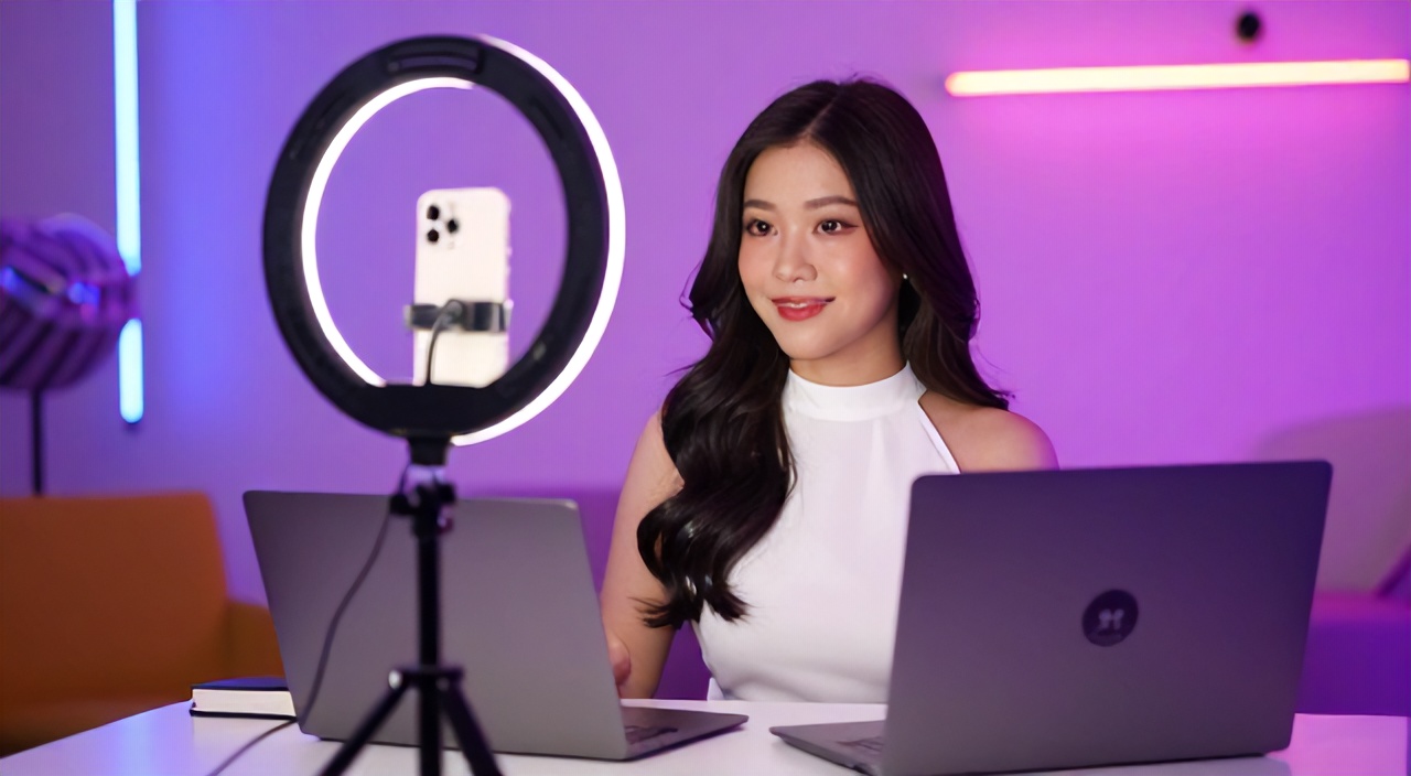 Cấu Hình Máy Live TikTok: PC &amp; Điện Thoại Cần Gì?