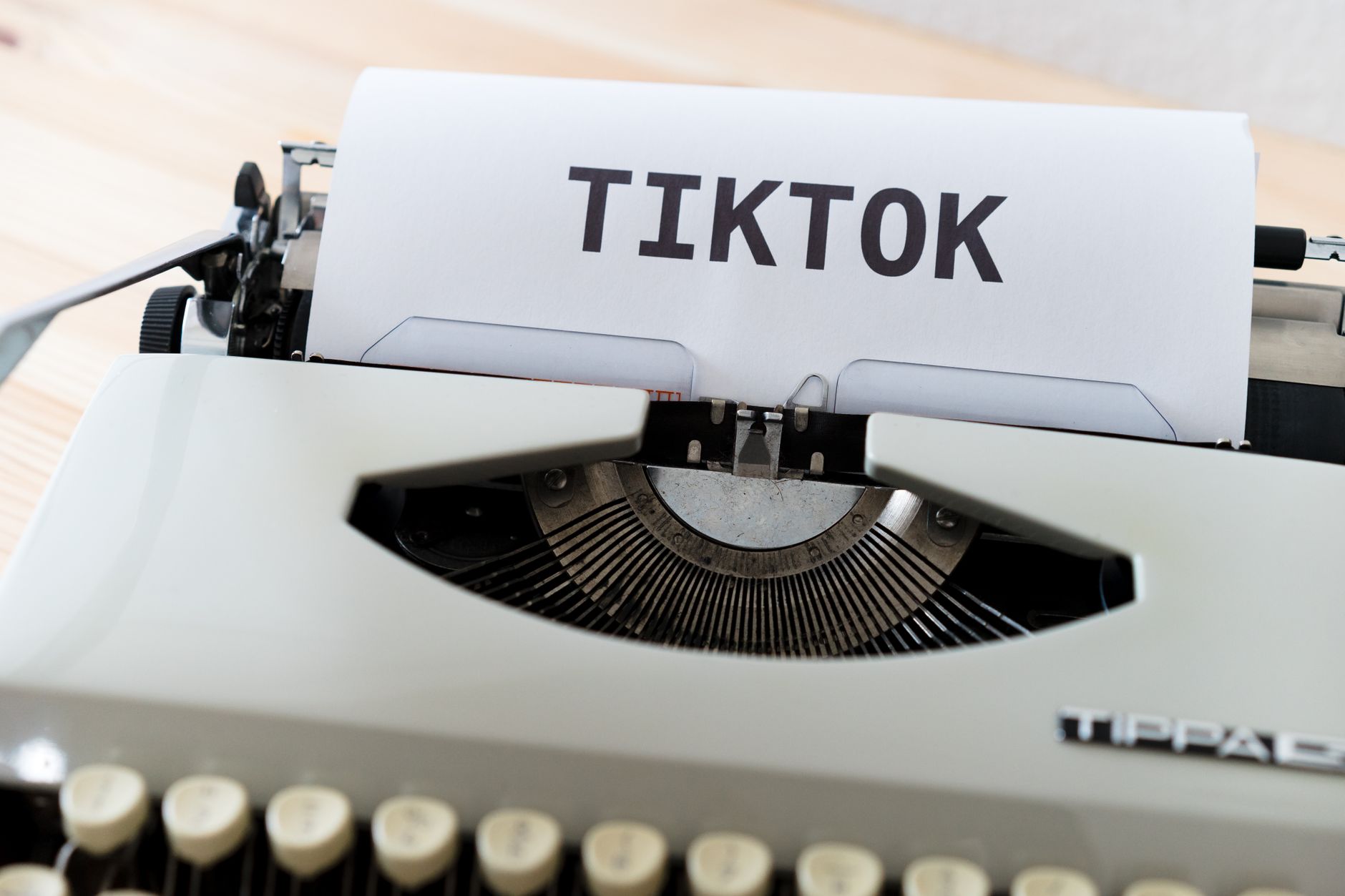 Cách đàm phán hợp đồng cho idol TikTok - Hướng dẫn từng bước