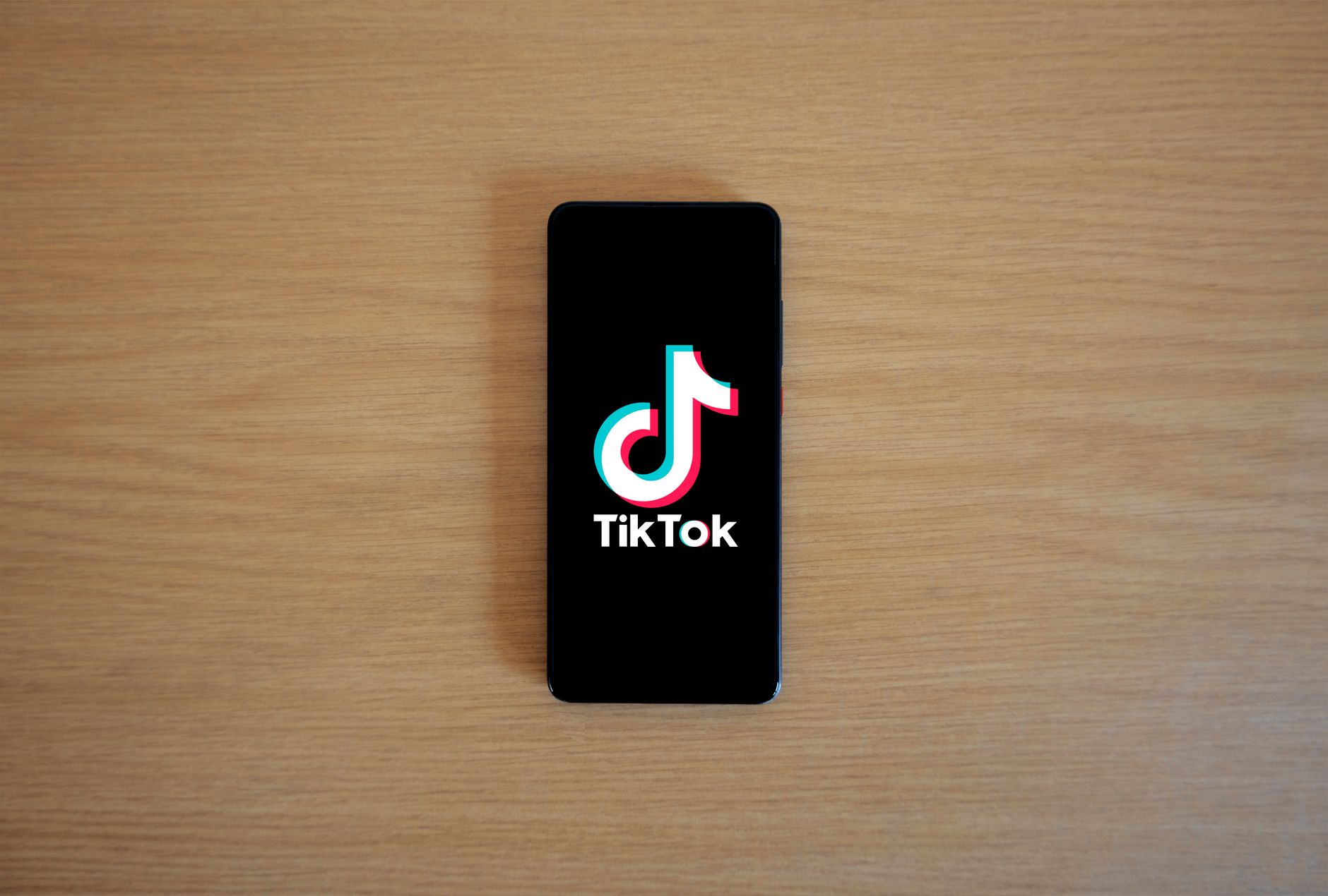 Thuật Toán TikTok 2025: Cách Tôi Thích Nghi & Tăng 300% View