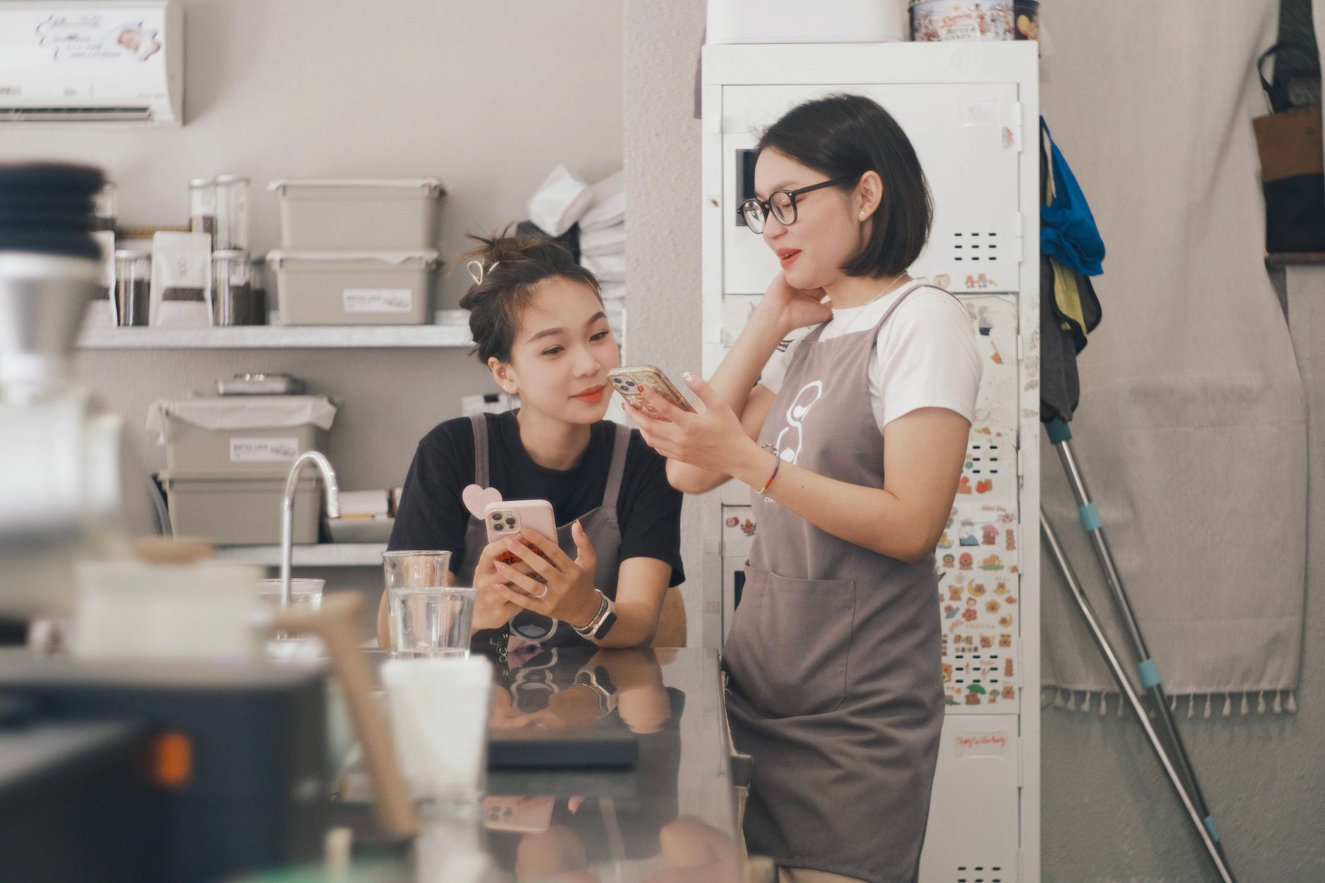 Idol Có Được Livestream Ở Quán Cà Phê Không? Quy Định Kinh Doanh