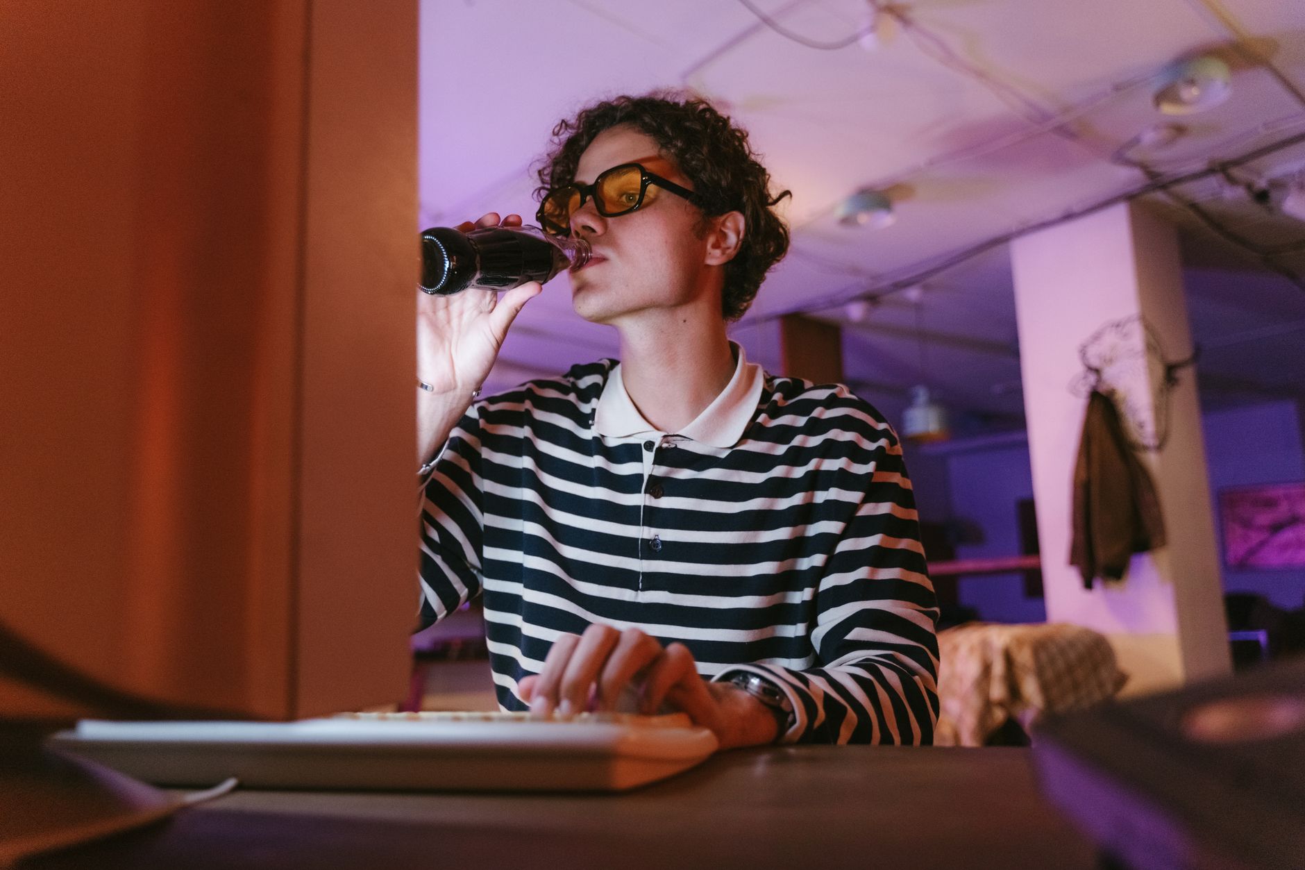 Idol Có Được Uống Rượu Trên Livestream Không? Quy Định Cộng Đồng